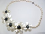 5 White MOP Flowers w/ Black Pearl on Fresh Water Pearl Necklace