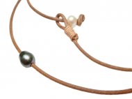 19-Pearl On Leather Cord