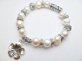 10mm White Fresh Water Pearl Bracelet w/Flower Pendant