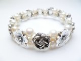 White Fresh Water Pearl w/ Flower pendant bracelet