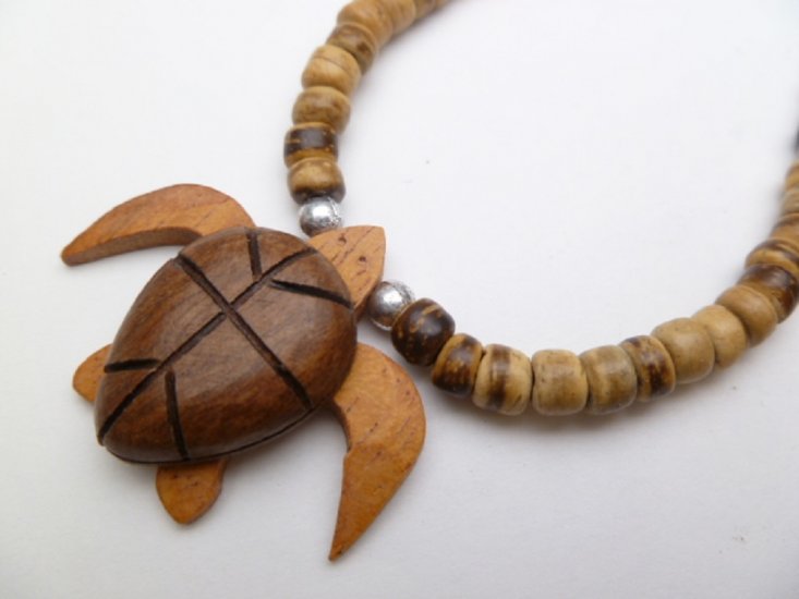Wood Turtle w/ 18" Coconut Beads Necklace - Click Image to Close