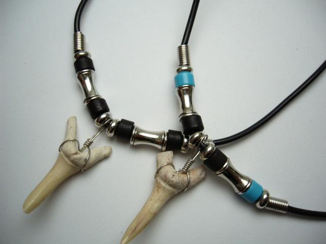 1" Moroccan Fossilized Shark Teeth w/ 18" Blue Beads Cord - Click Image to Close