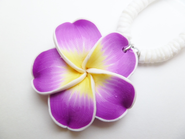 35mm Fimo Flower w/ 18" Clam Shell Necklace - Click Image to Close