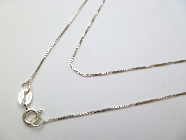 16"- 925 Silver 0.7mm Box Chain w/out Rhodium