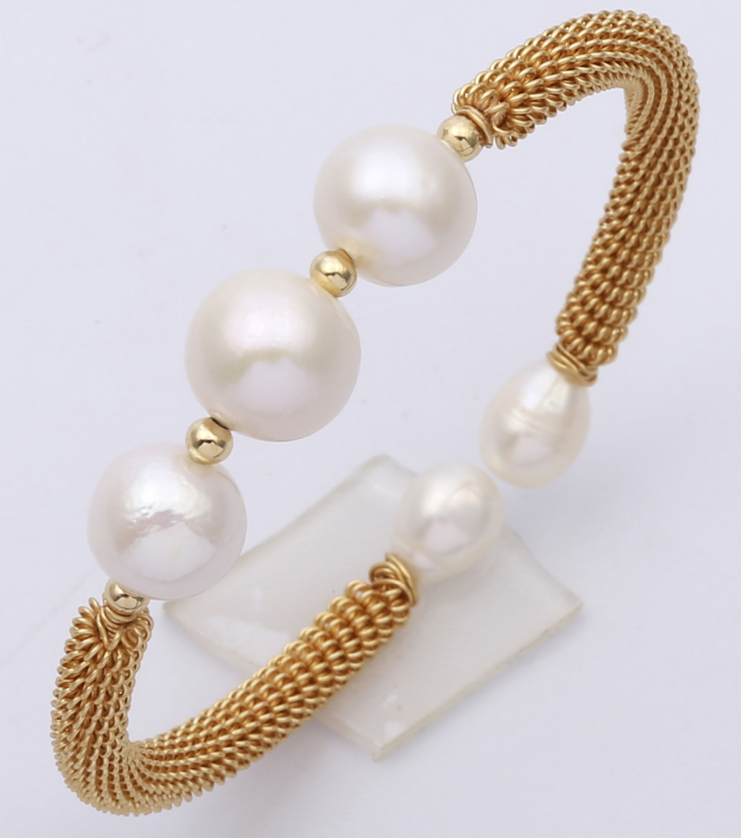 White FWP Pearl Gold Tone Bracelet, MOQ-6/pk - Click Image to Close