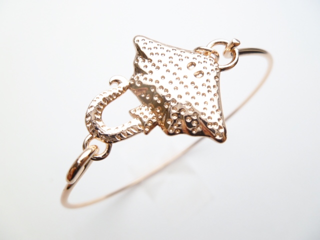 Cable Bracelet 8' w/ Rose Gold Plated Stingray Pendant​