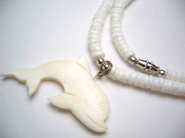 Bone Dolphin w/ 18" Litob Clam Shell Necklace