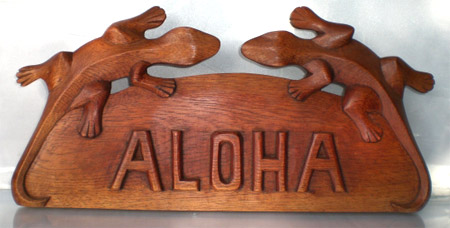 14" Two Geckos with "Aloha" Wood Sign