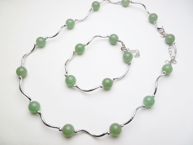 10mm Green Aventurine Stone w/ 18GKP Metal Tube Necklace